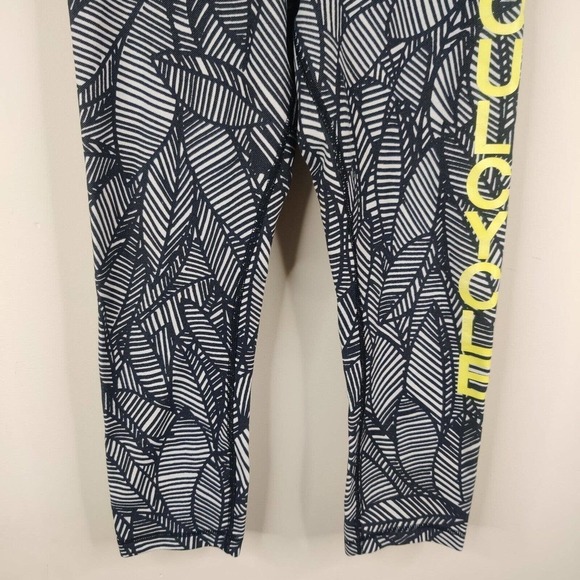 Lululemon x Soulcycle Leggings Black White Leaf Cropped Roll Down - Picture 4 of 9